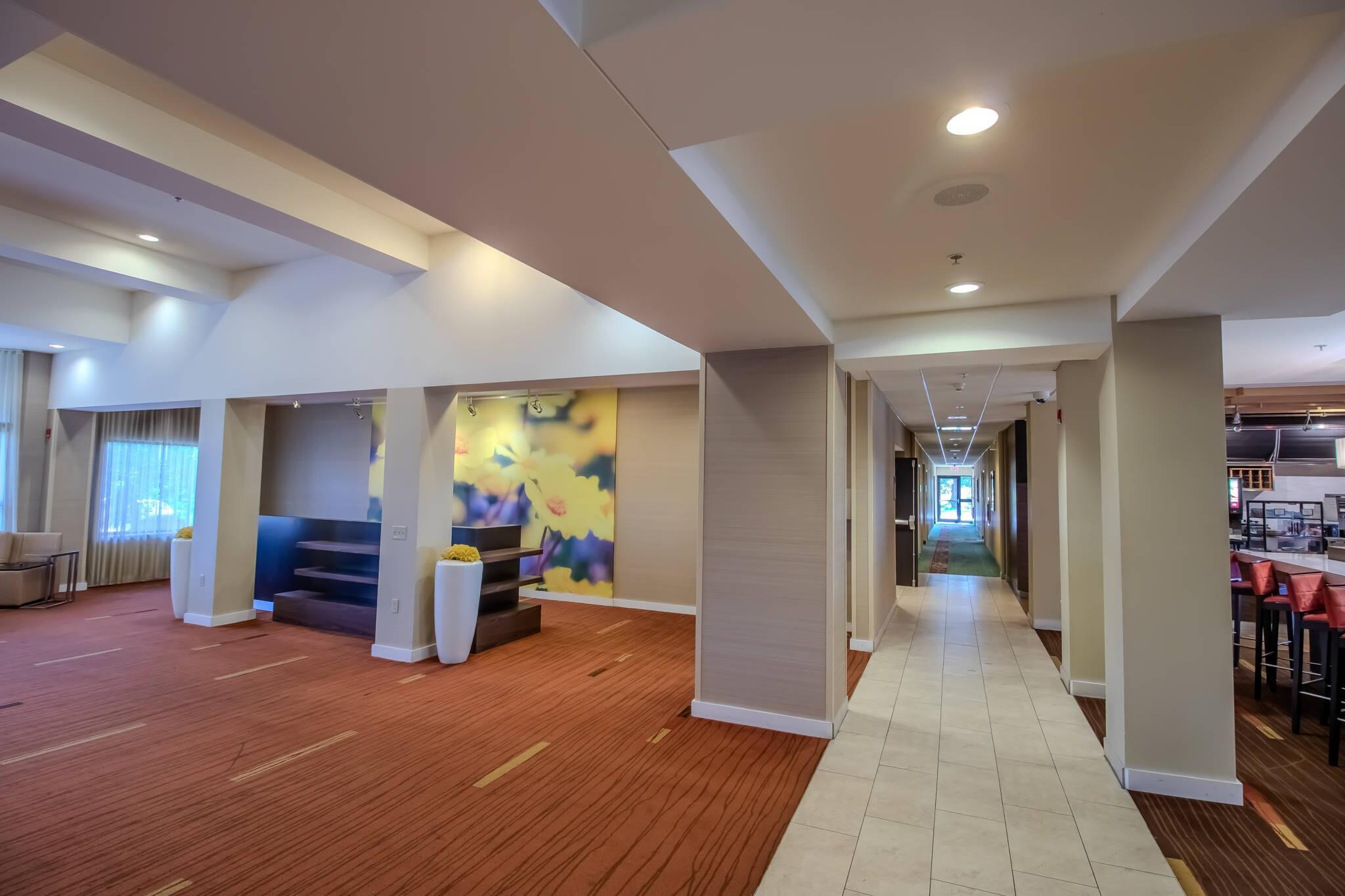 Interior corridors | Country Inn & Suites by Radisson, Convention Center
