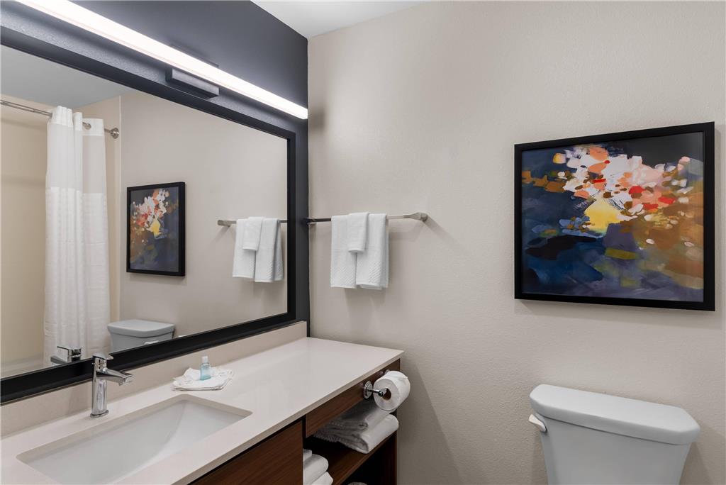 EVERHOME SUITES BASTROP-guestroom-Guest Room,Bathroom,On-Site.jpg