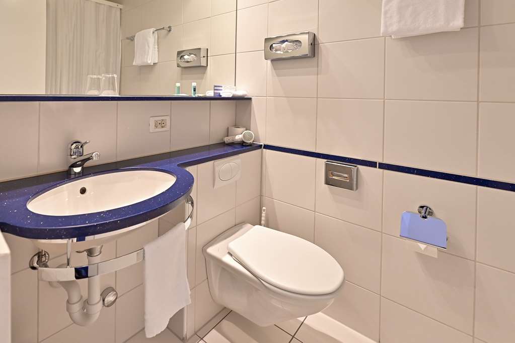 ZOFINGEN SWISS QUALITY HOTEL-guestroom-Guest Room,Bathroom,On-Site.jpg