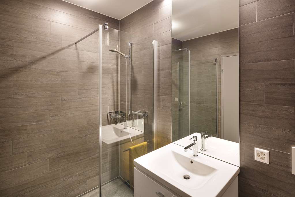 APARTHOTEL AARAU WEST SWISS QUALITY-guestroom-Guest Room,Bathroom,On-Site.jpg