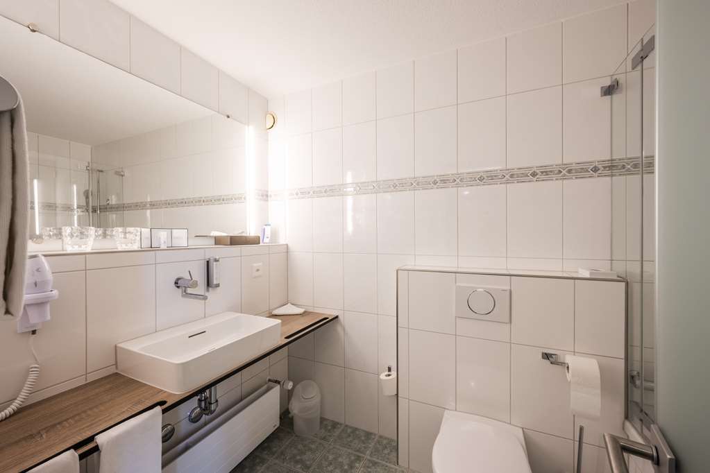 METROPOLE SWISS QUALITY HOTEL-guestroom-Guest Room,Bathroom,On-Site.jpg