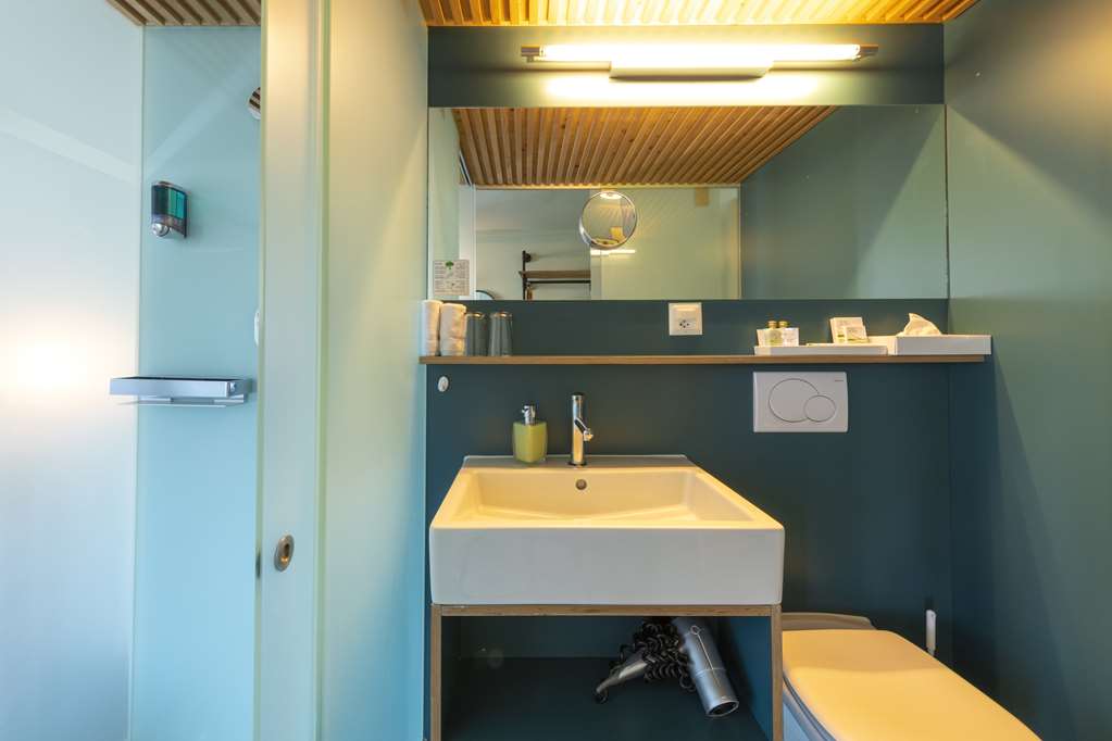 HOTEL AN DER AARE SWISS QUALITY-guestroom-Guest Room,Bathroom,On-Site.jpg