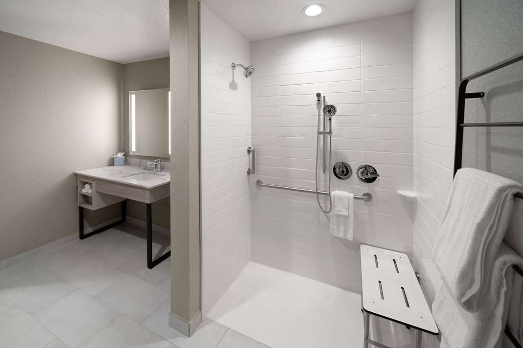HAWTHORN EXTENDED STAY BY WYNDHAM D-guestroom-Guest Room,Bathroom,Shower,Accessibility,On-Site.jpg