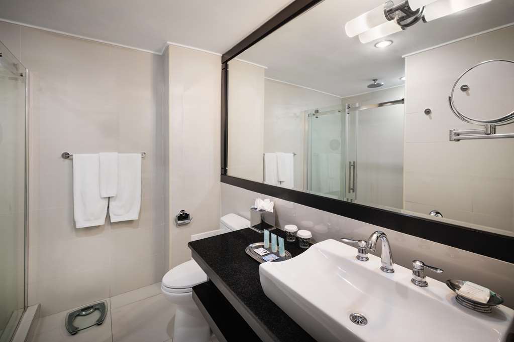 Terra Nova, BW Premier Collection-guestroom-Guest Room,Bathroom,On-Site.jpg