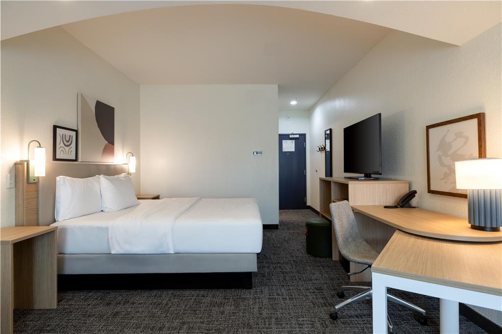 SPARK BY HILTON HAMMOND-guestroom-Guest Room,On-Site.jpg