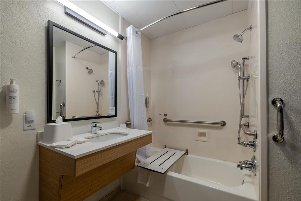 SPARK BY HILTON HAMMOND-guestroom-Guest Room,Bathroom,On-Site.jpg
