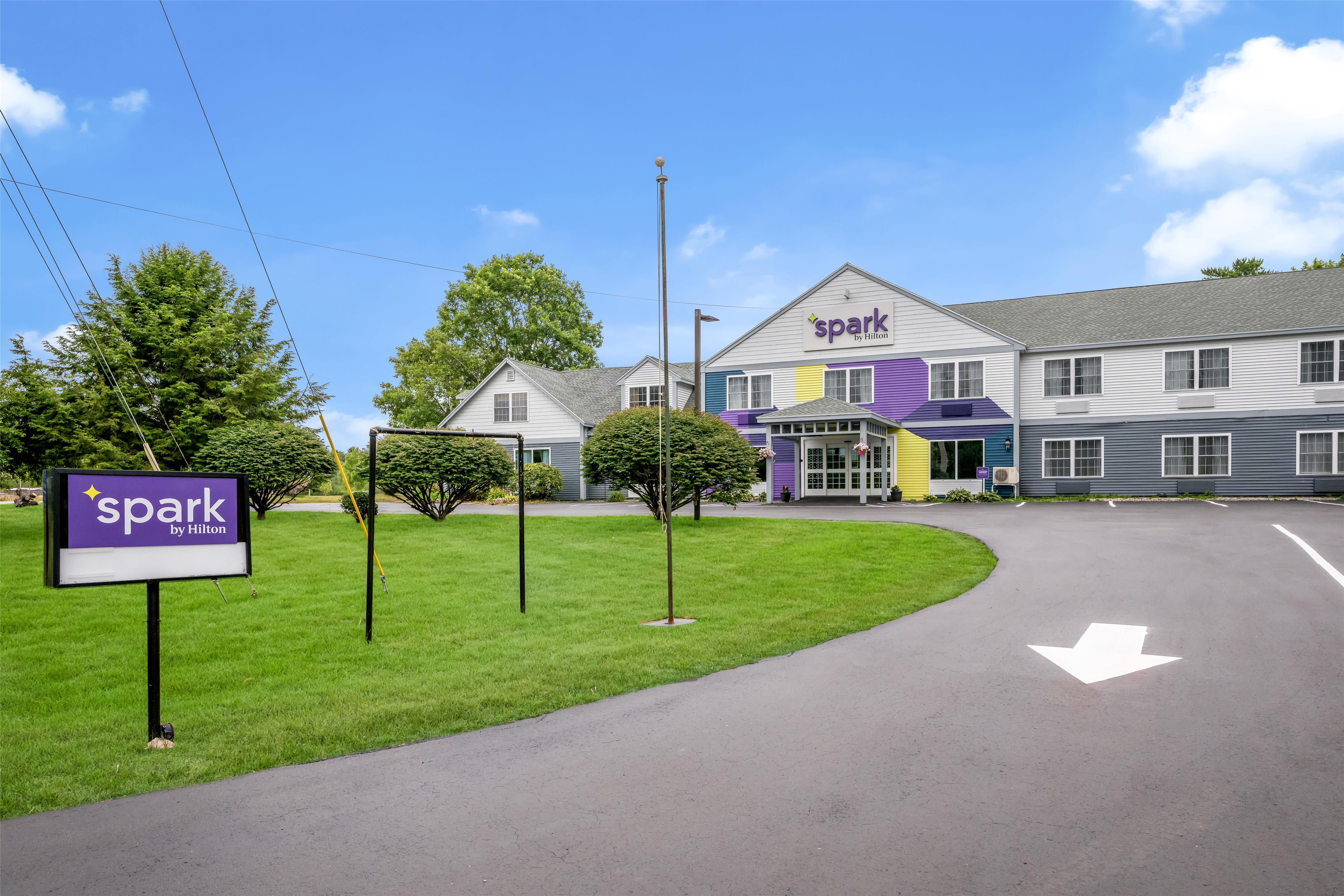 Exterior | Spark by Hilton Freeport