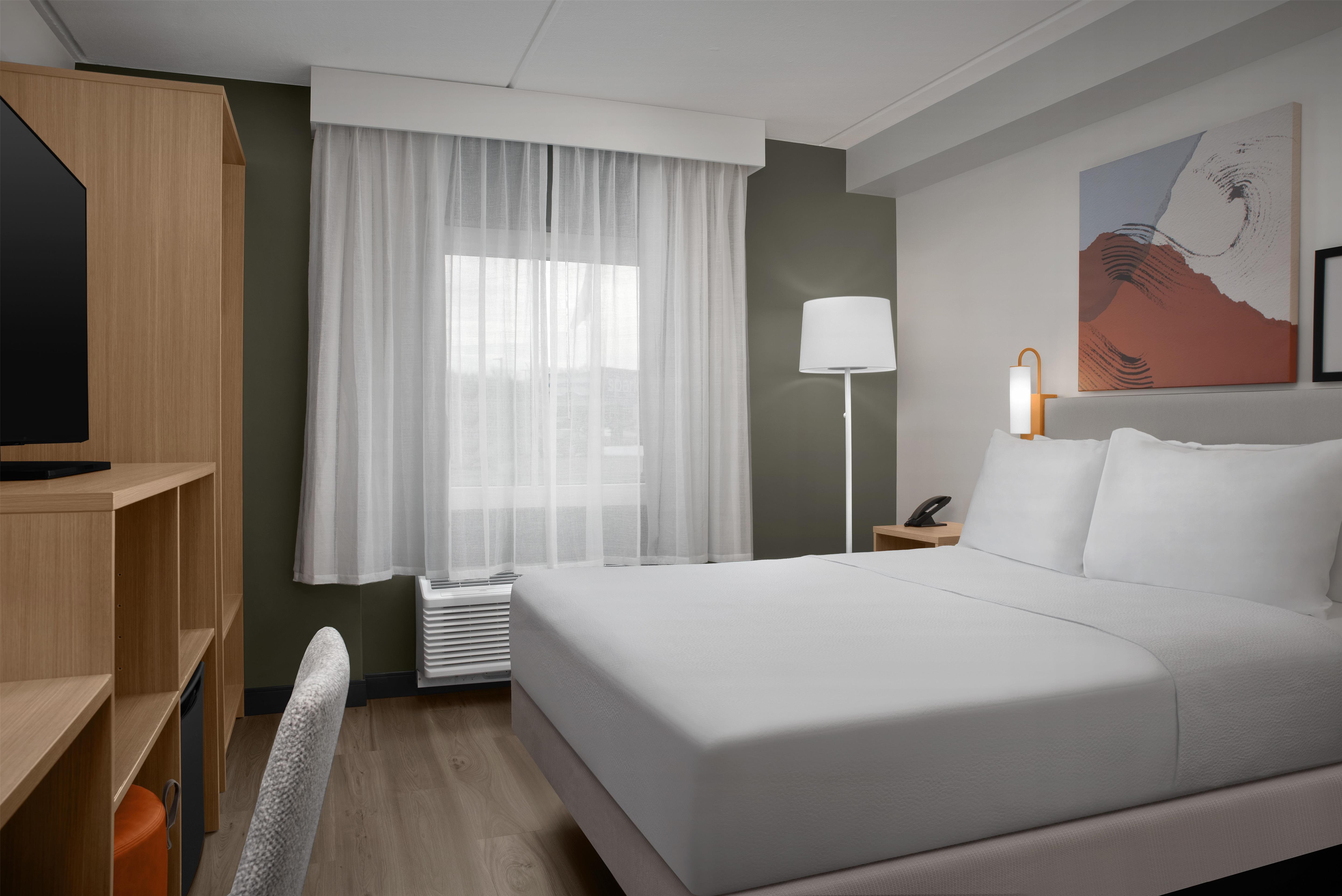 Spark by Hilton Northborough Room Type - 1 QUEEN BED