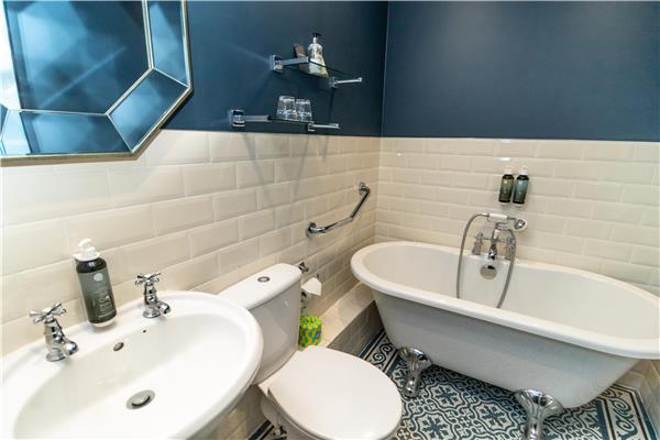 Guest Room,Bathroom,Suite,On-Site