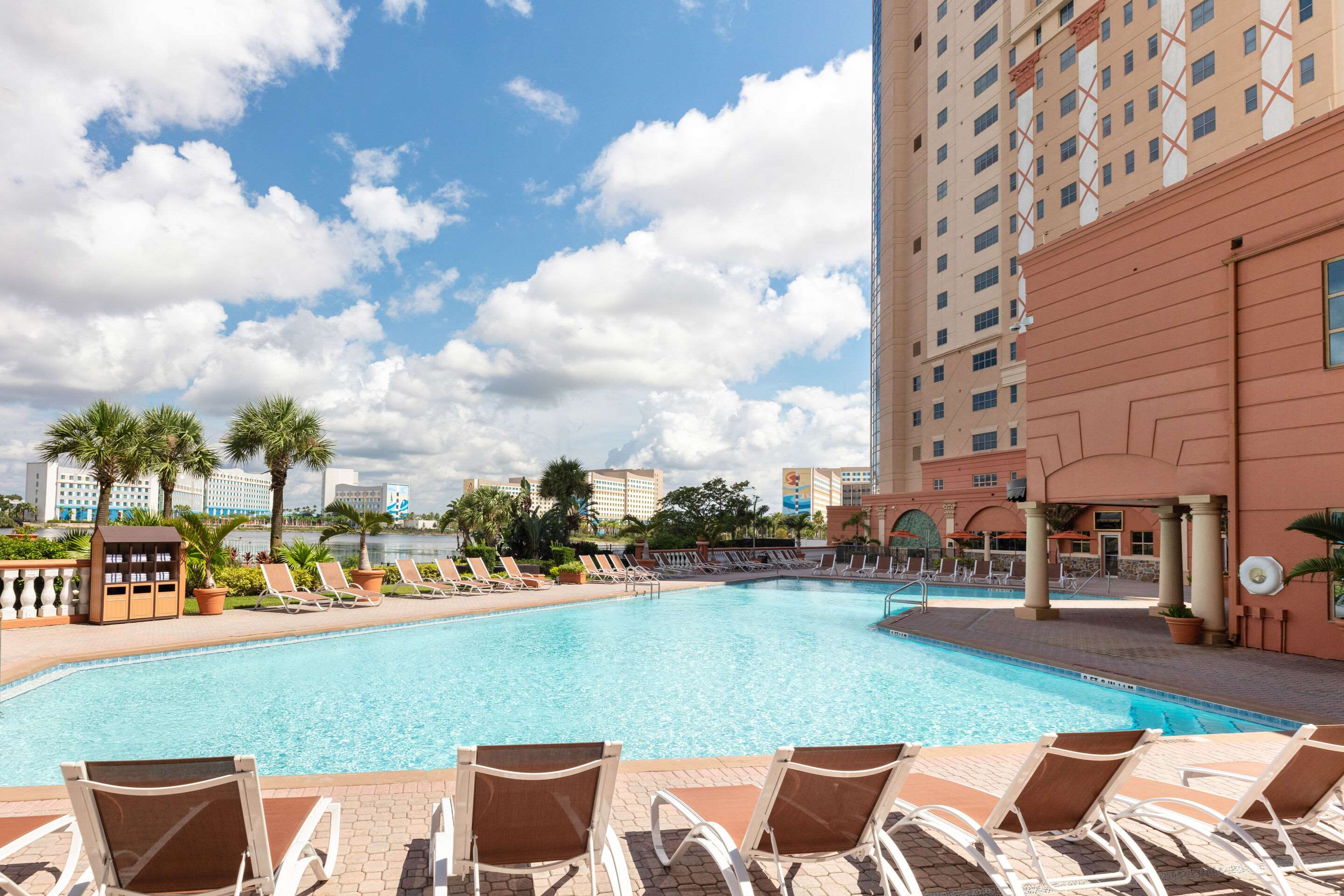 Outdoor pool | Westgate Palace Hotel / Universal / I-Drive