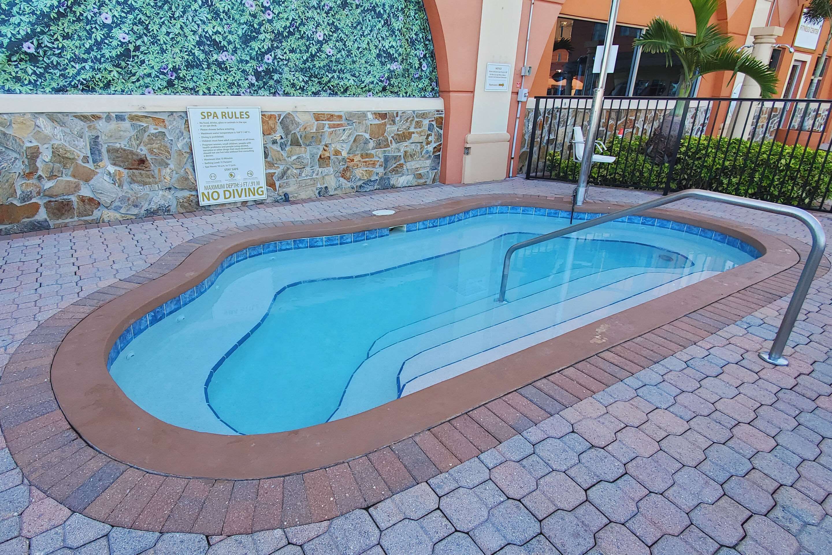 Outdoor hot tub | Westgate Palace Hotel / Universal / I-Drive