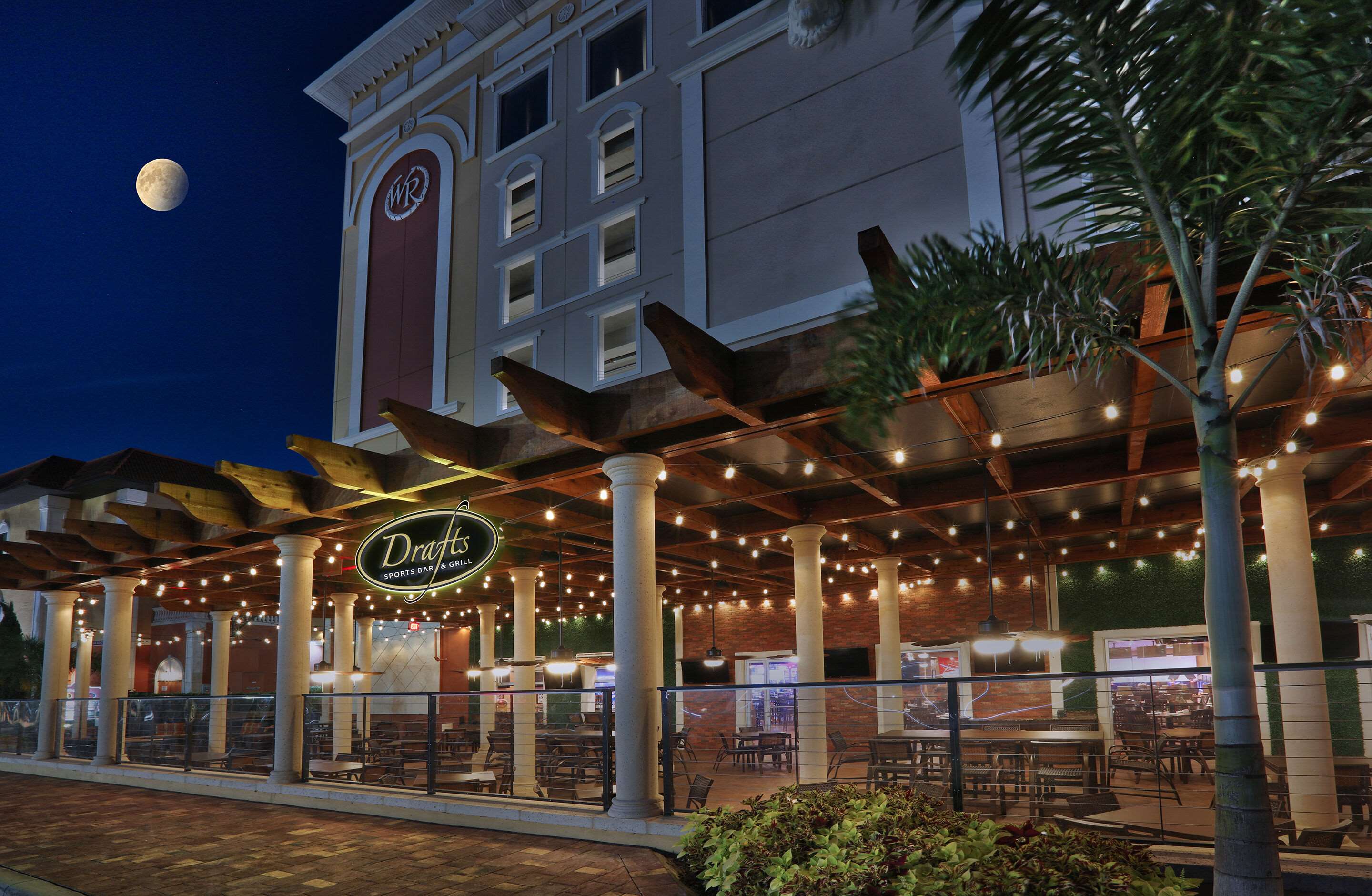 Draft's Sports Bar & Grill | Westgate Lakes Resort & Spa