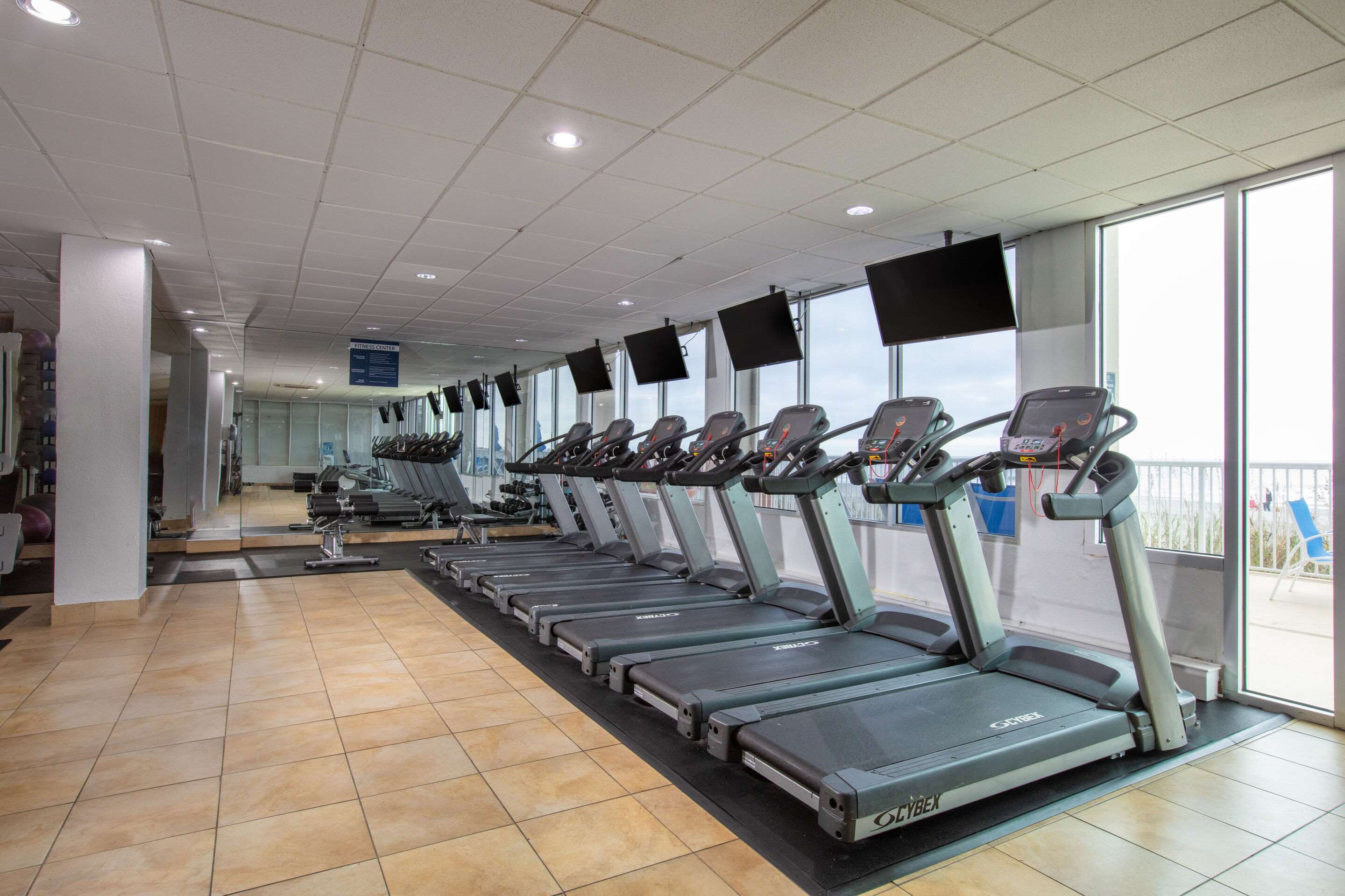 Exercise room | Sandy Beach Oceanfront Resort