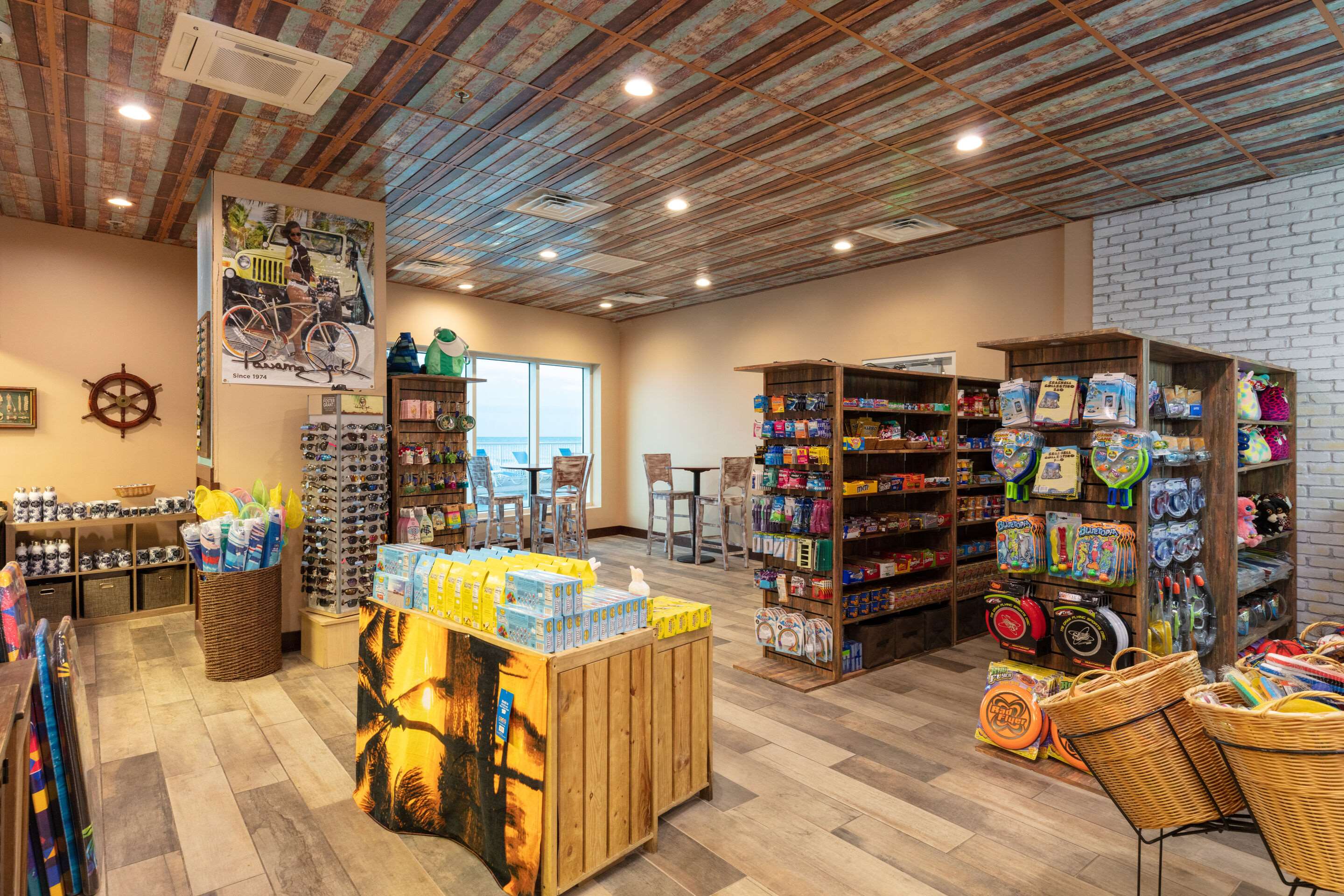 Hotel marketplace | Sandy Beach Oceanfront Resort