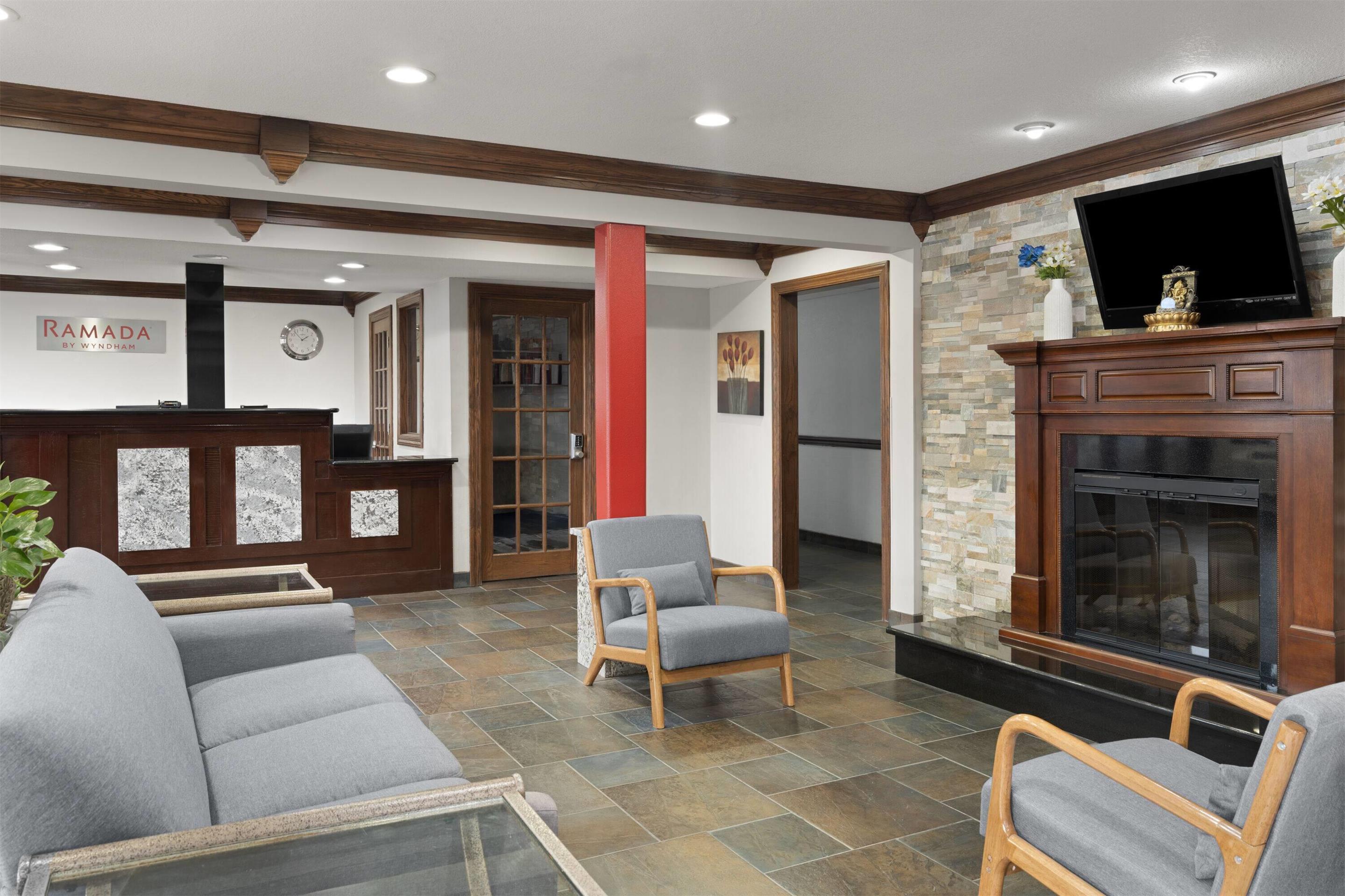 Lobby | Ramada by Wyndham Cedar Rapids South