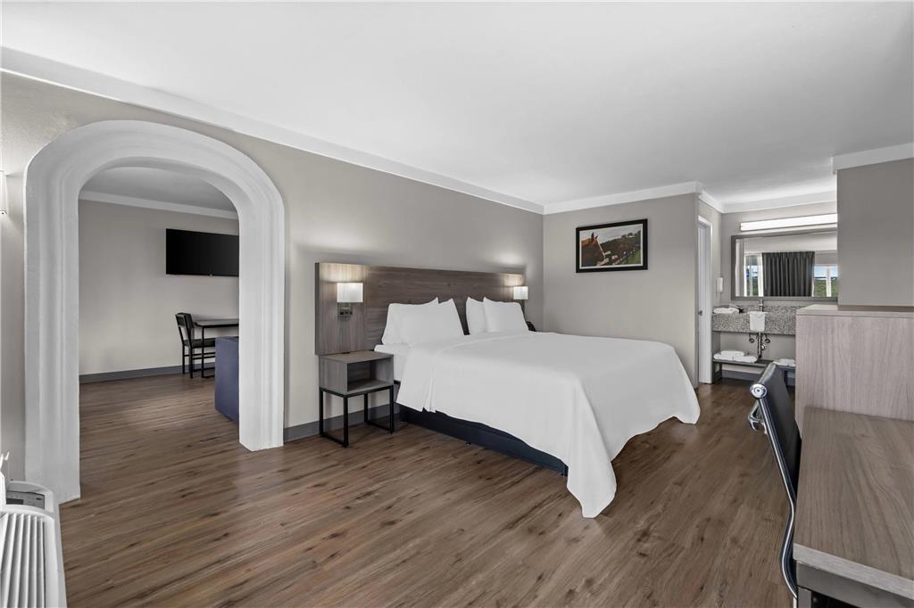 QUALITY INN AND SUITES OCALA I-75-guestroom-Guest Room,Suite,On-Site.jpg