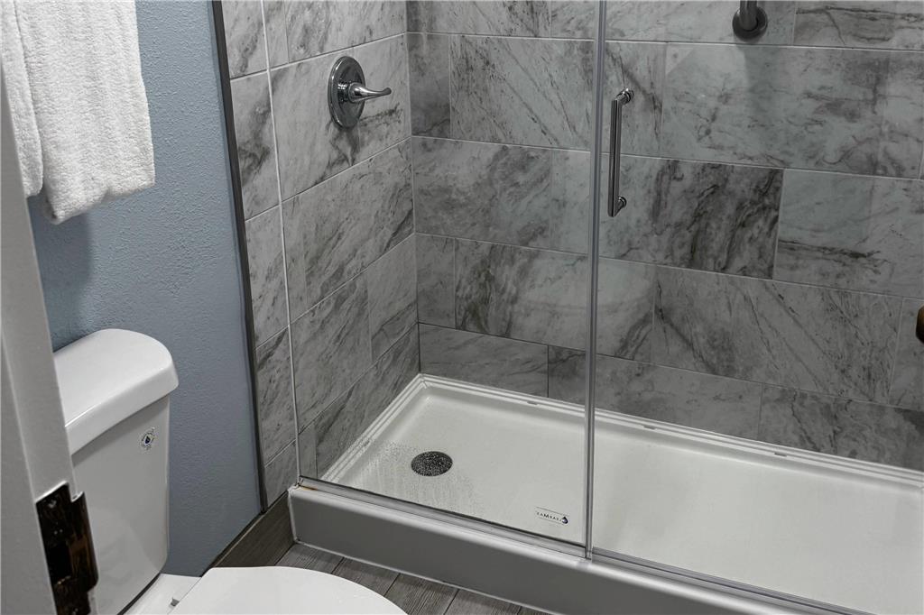 SUBURBAN STUDIOS CHRISTIANSBURG - B-guestroom-Guest Room,Bathroom,On-Site.jpg