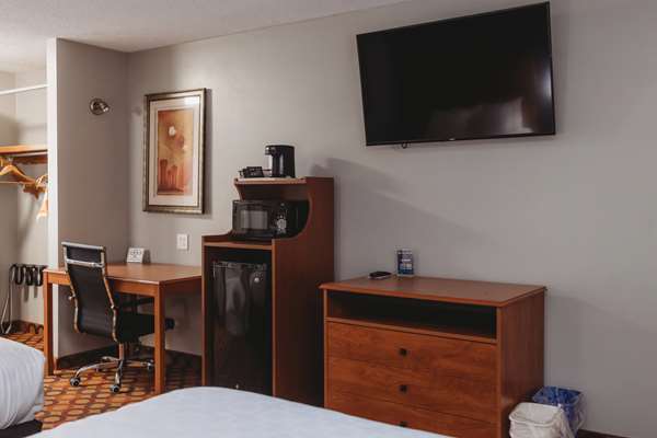 2 Queen Beds, Pool View, Non-Smoking
