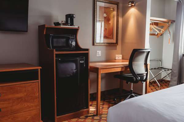 2 King Beds, 1-Bedroom, Suite, Non-Smoking