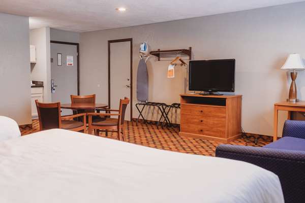 2 King Beds, 1-Bedroom, Suite, Non-Smoking