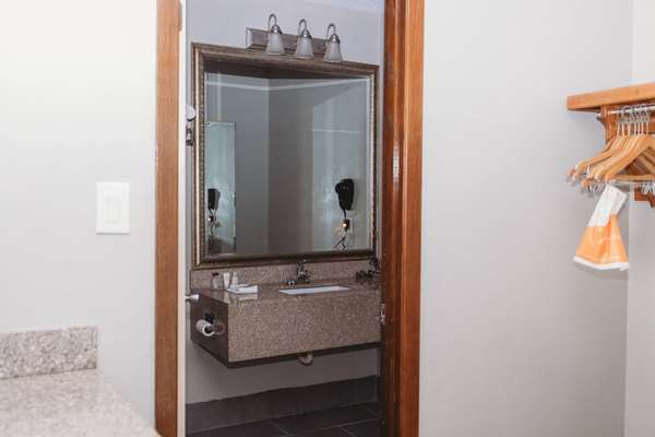 1 Queen Bed, Mobility Accessible Room, Bathtub w/ Grab Bars, Non-Smoking