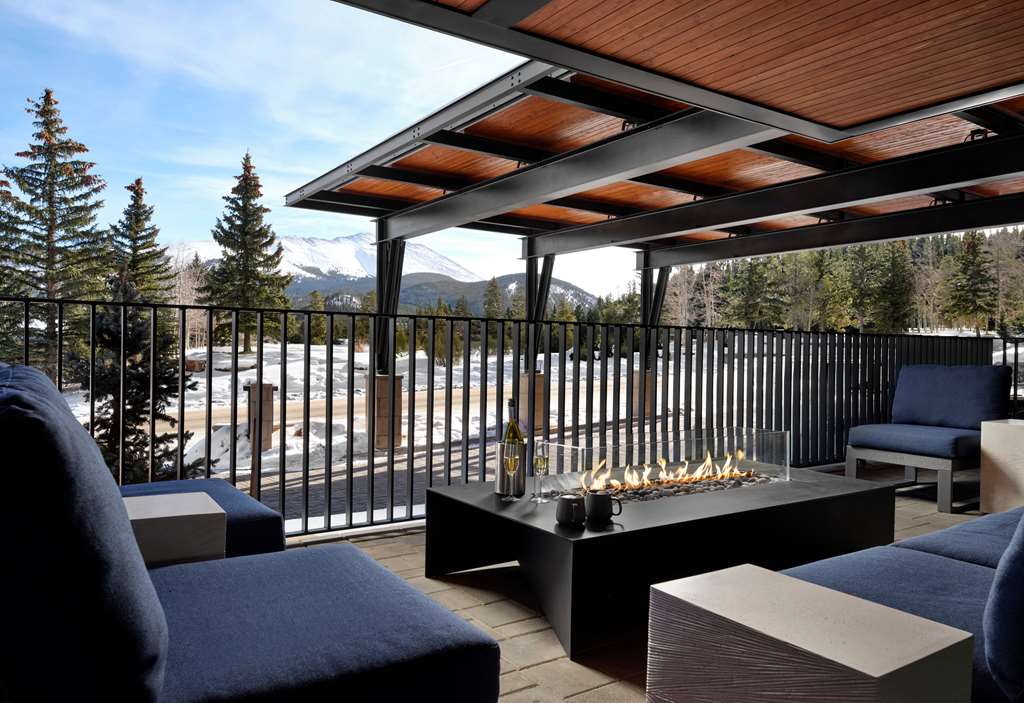 Hotel Alpenrock Breckenridge, Curio Collection by Hilton - Tap to explore photos
