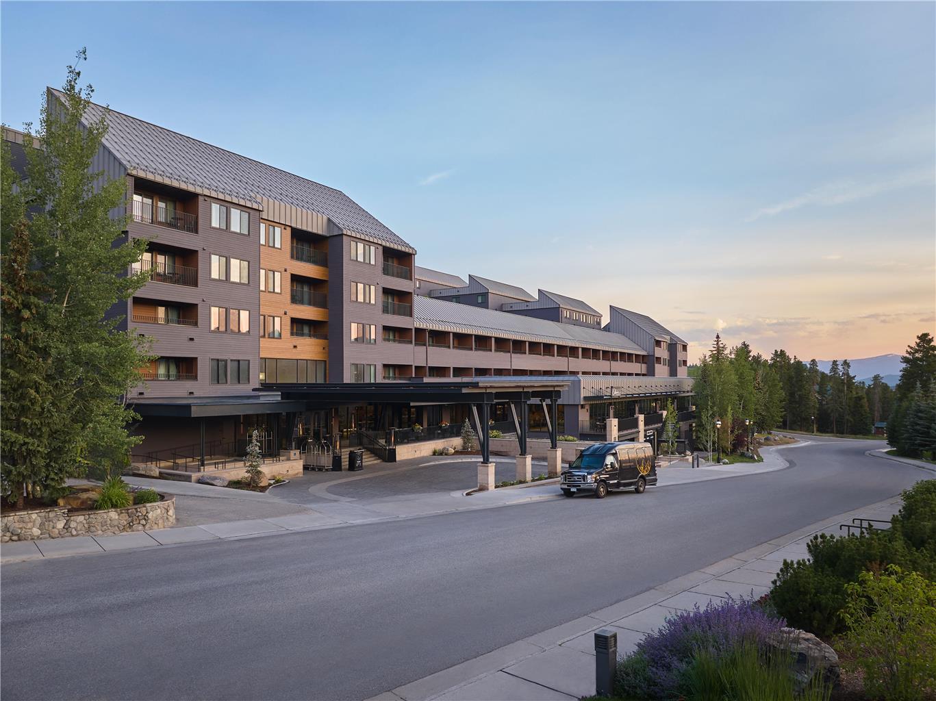 Hotel Alpenrock, Curio Collection