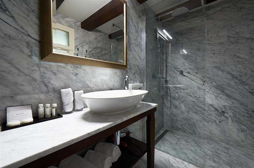 Hotel Chateau Gutsch-guestroom-Guest Room,Bathroom,On-Site.jpg