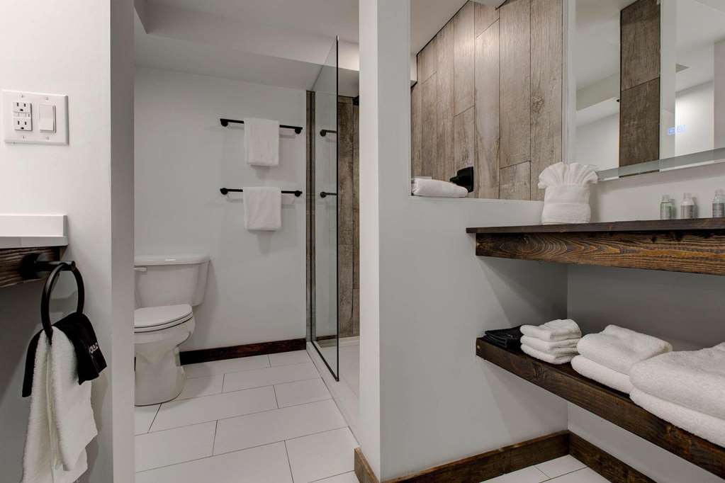 HOTEL LEX, TRADEMARK COLLECTION BY-guestroom-Guest Room,Bathroom,On-Site.jpg