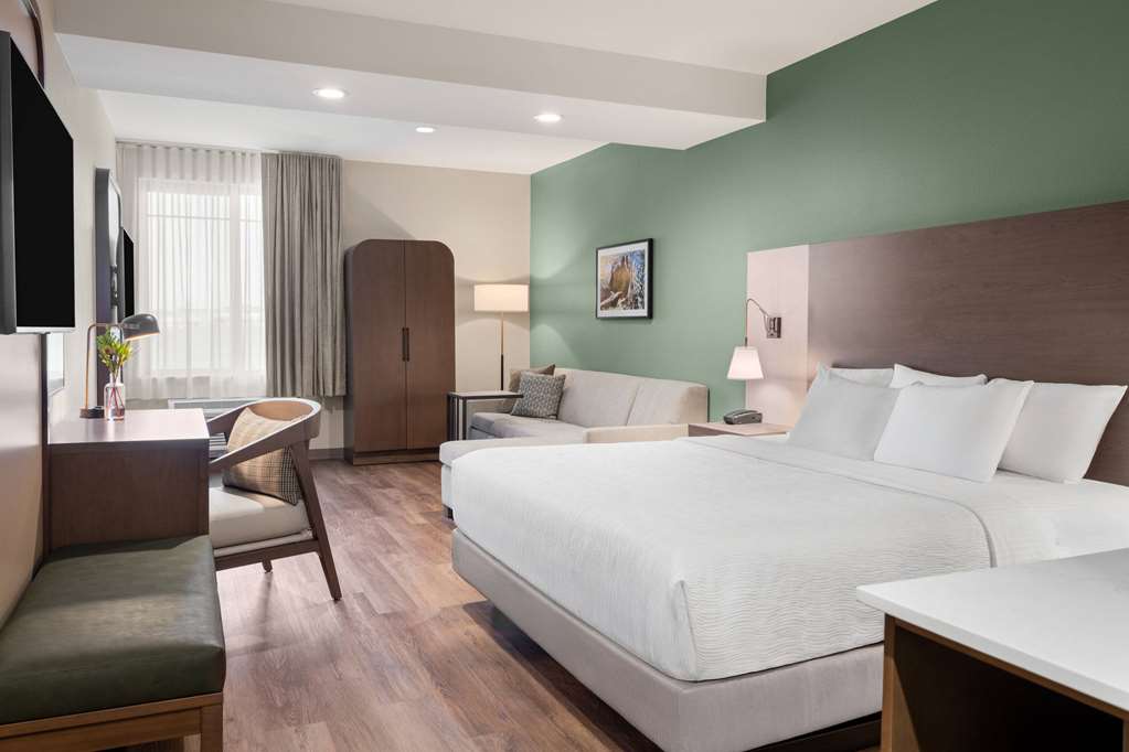 LA QUINTA INN AND SUITES BY WYNDHAM-guestroom-Guest Room,Suite,On-Site.jpg