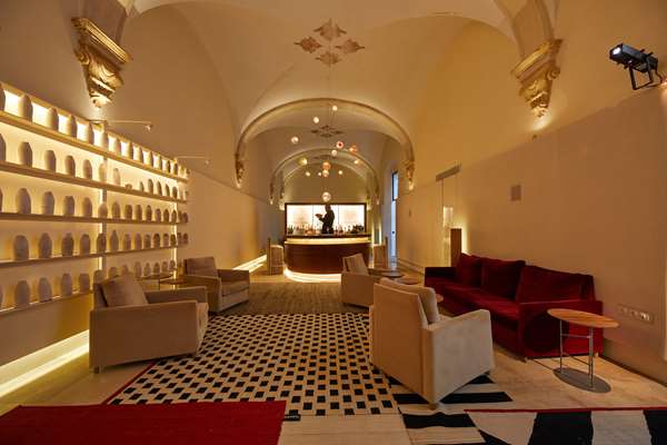 On-Site,Bar/Lounge