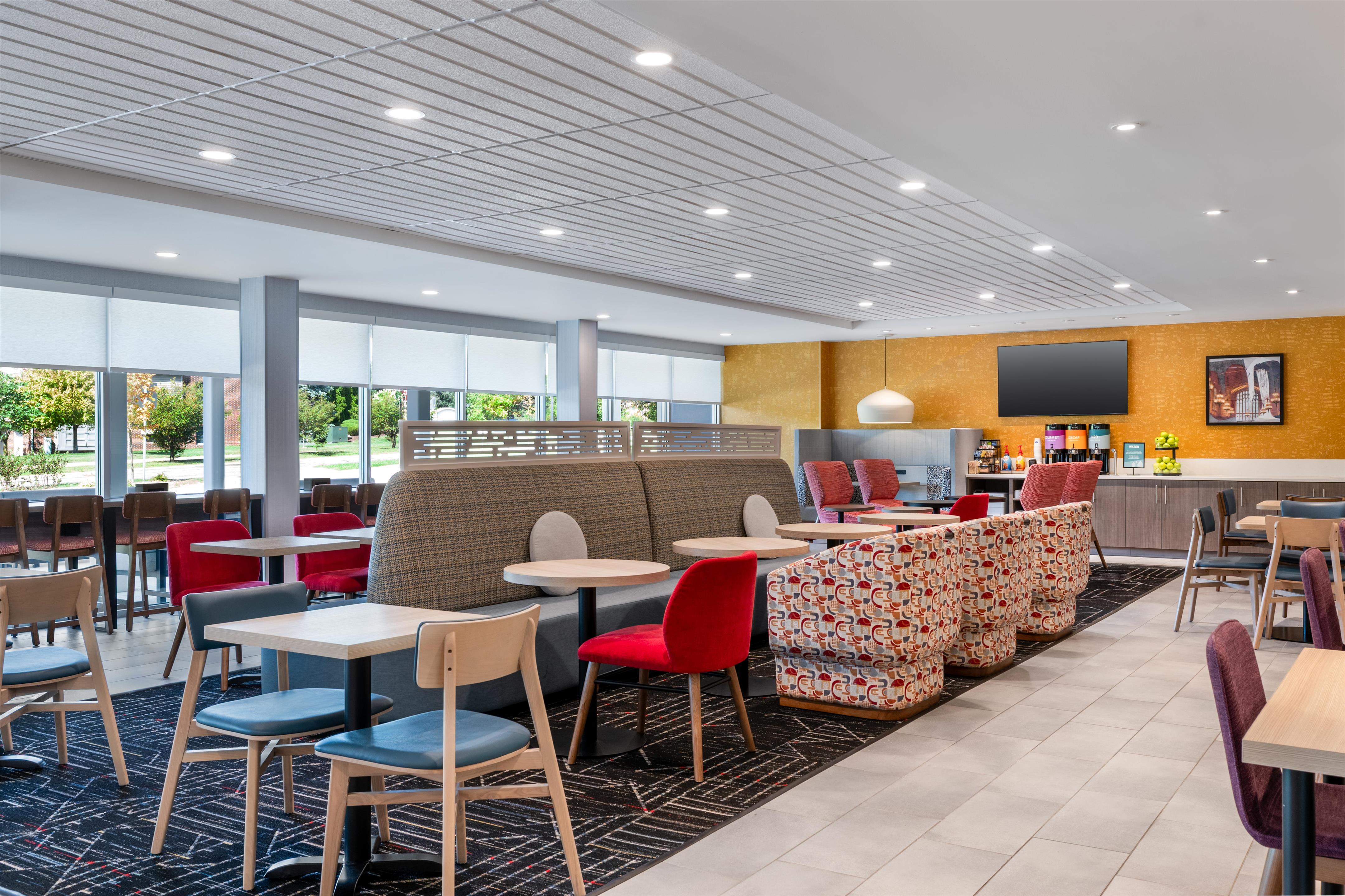 Lobby | Home2 Suites By Hilton Ann Arbor South