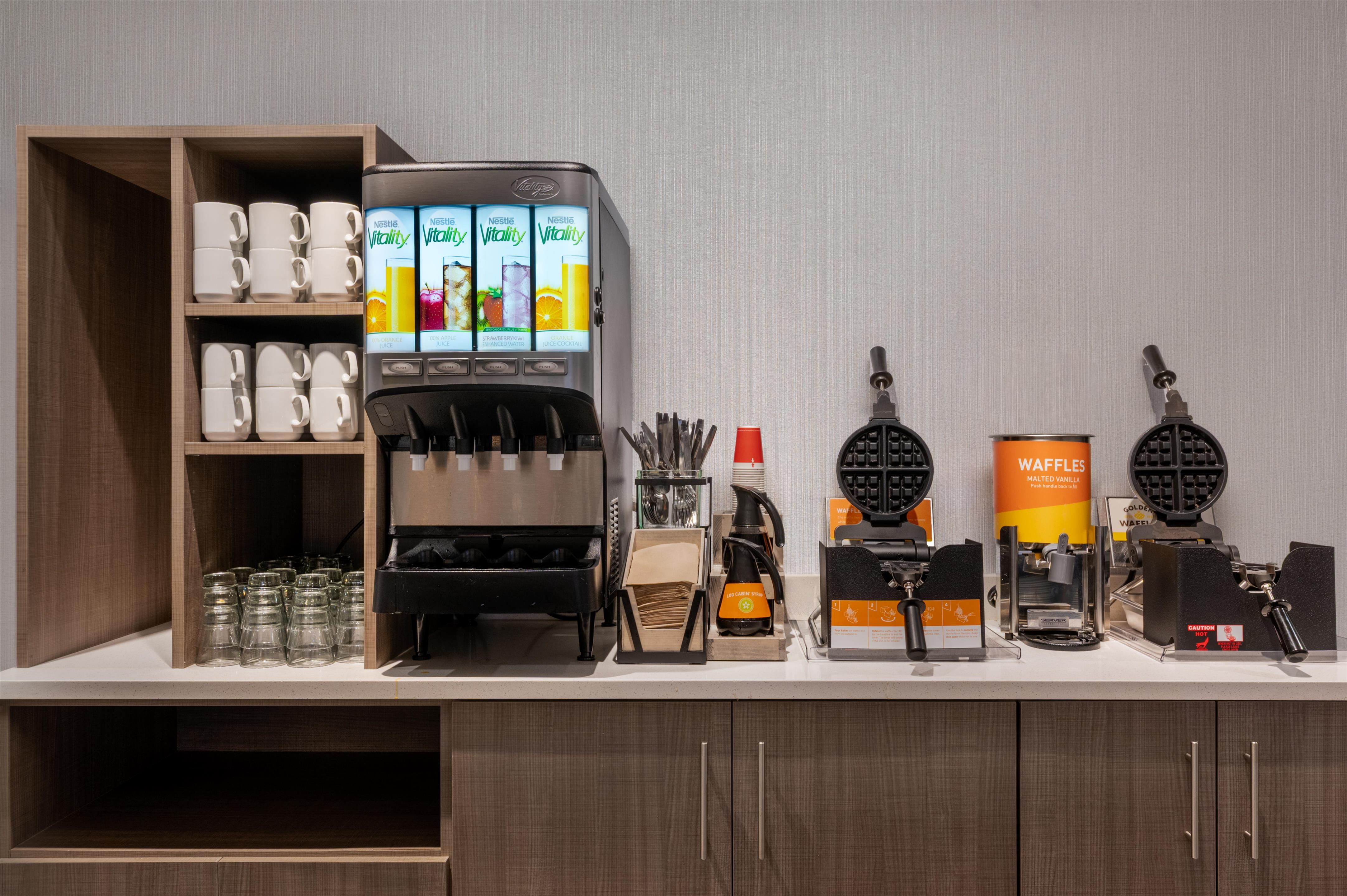 Breakfast Area | Home2 Suites By Hilton Ann Arbor South