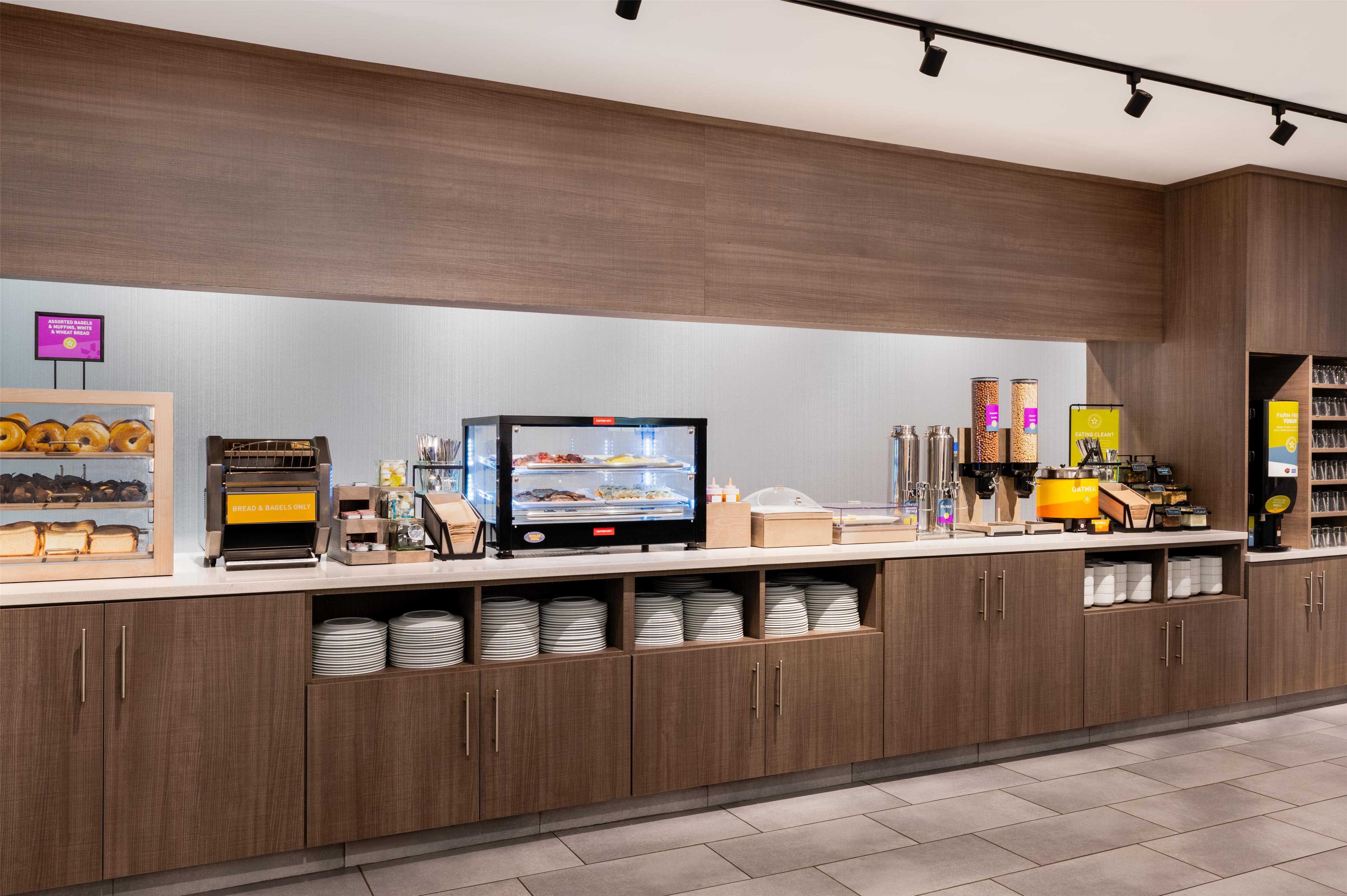 Breakfast Area | Home2 Suites By Hilton Ann Arbor South