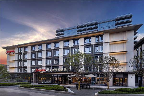 On-Site,Outdoor/Exterior,Exterior View of Building