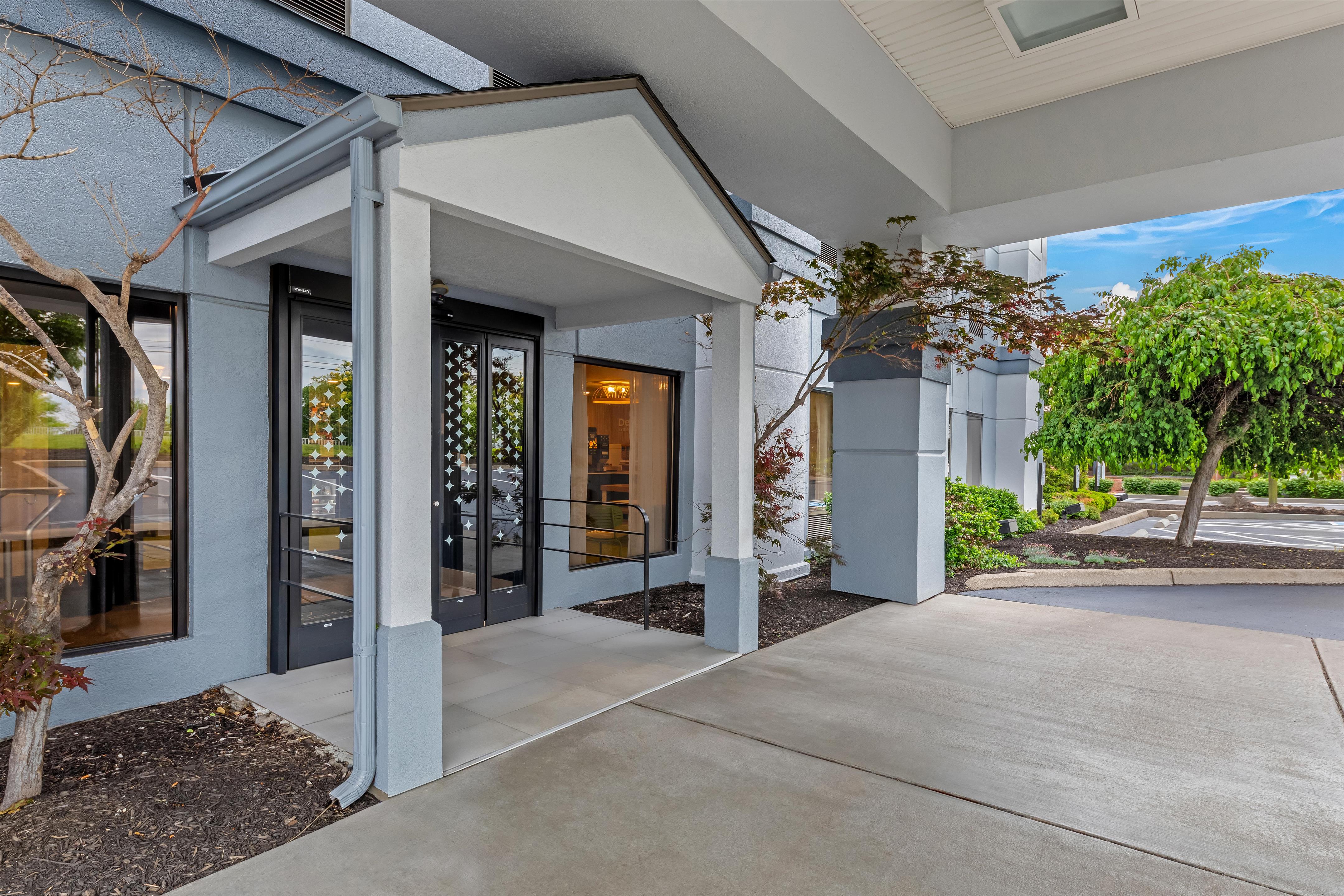 Exterior | Hilton Cincinnati Airport