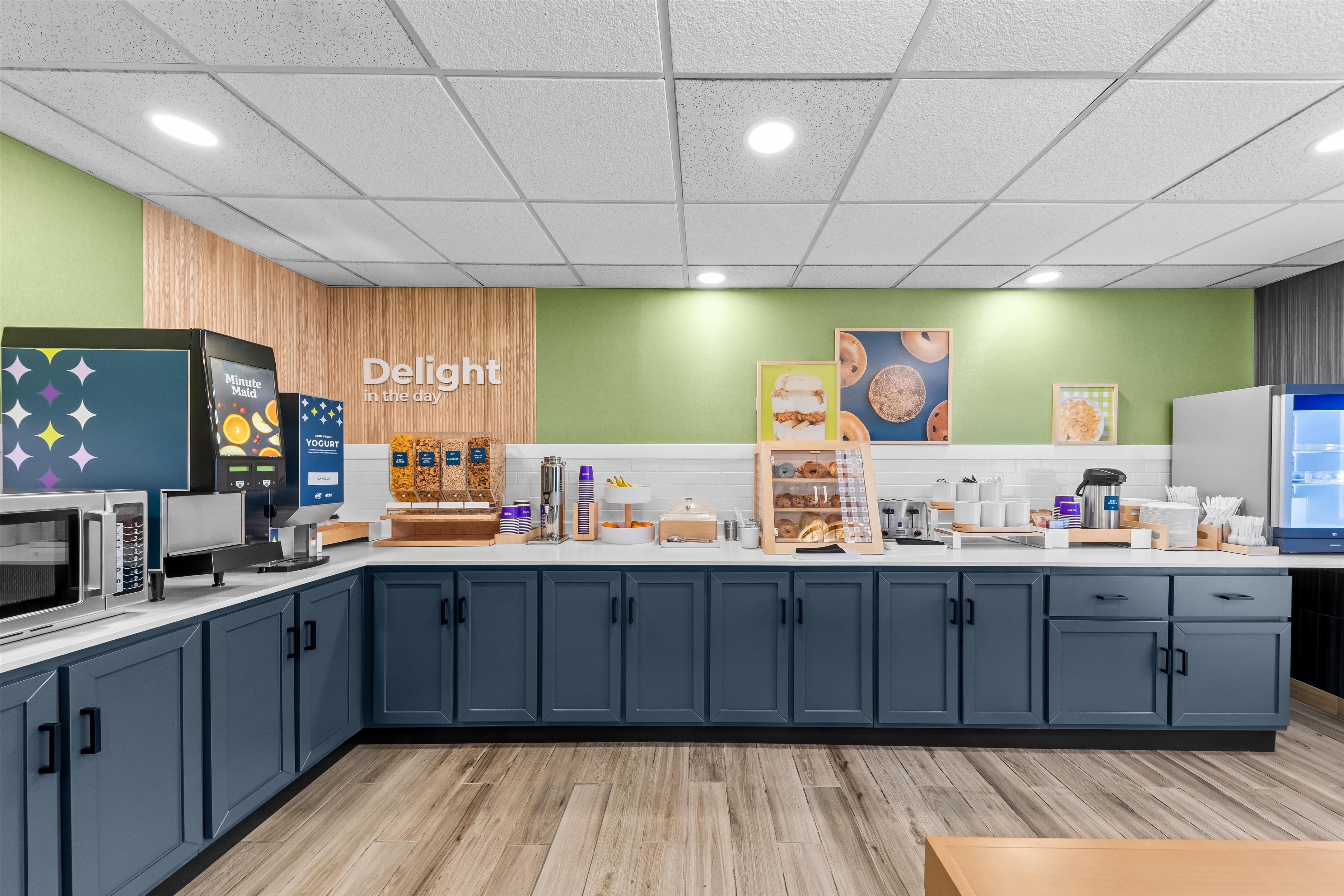 Breakfast Area | Hilton Cincinnati Airport