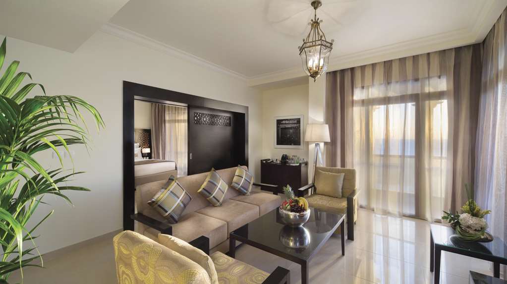 BAHI AJMAN PALACE HOTEL-guestroom-Guest Room,Suite,On-Site.jpg