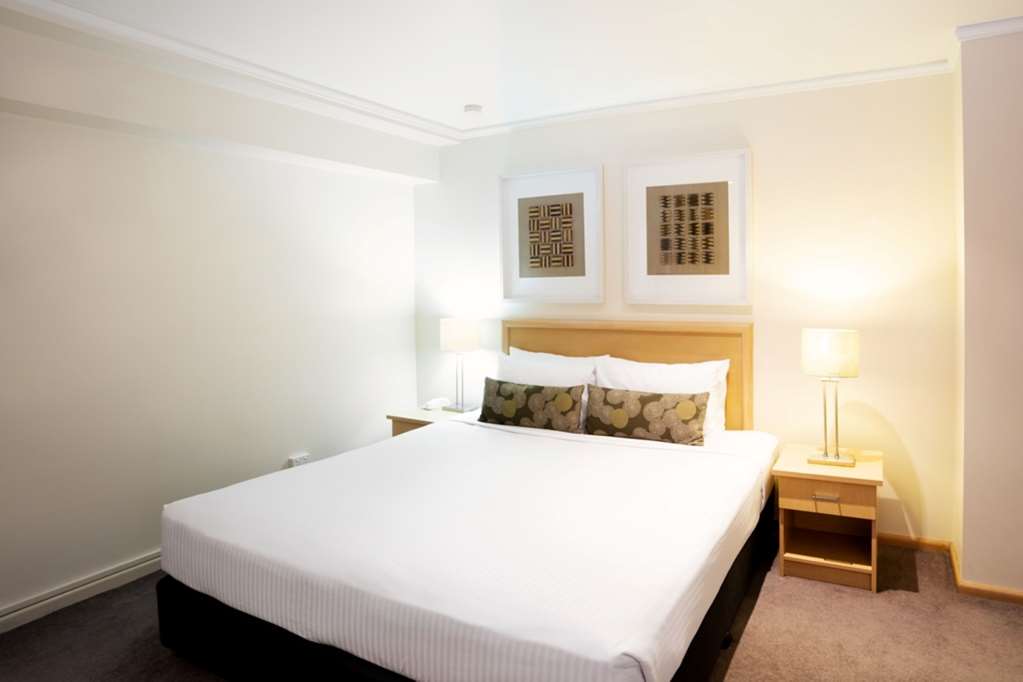 MIRAGE HOTEL NEWPORT-guestroom-Guest Room,Suite,On-Site.jpg