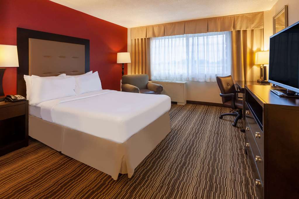 RANDOLPH LIVERPOOL TRADEMARK-guestroom-Guest Room,On-Site.jpg