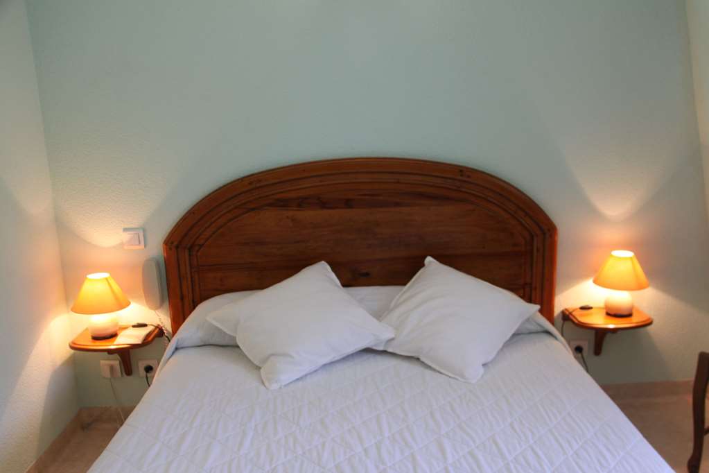 HOTEL DE FRANCE-guestroom-Guest Room,On-Site.jpg