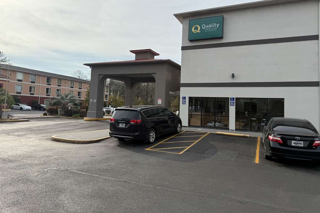 Quality Inn and Suites Biloxi - Ocean Springs