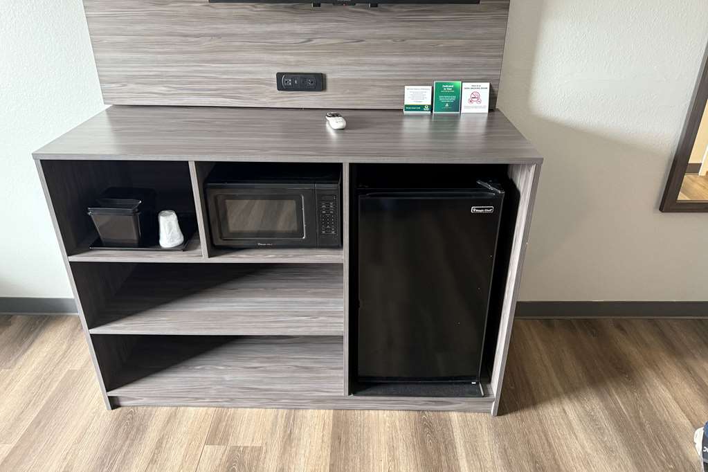 QUALITY INN AND SUITES-guestroom-Guest Room,On-Site.jpg