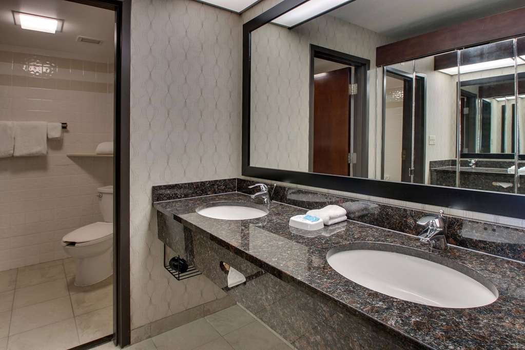 HERITAGE INN & STES THE WOODLANDS-guestroom-Guest Room,Bathroom,On-Site.jpg