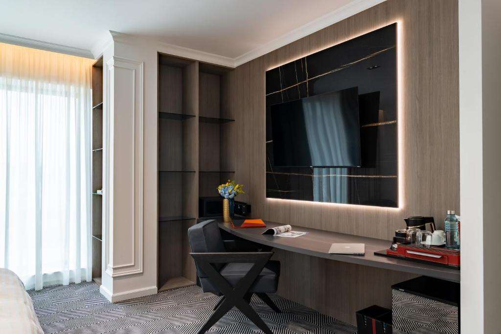 SKY AIRPORT HOTEL-guestroom-Guest Room,On-Site.jpg