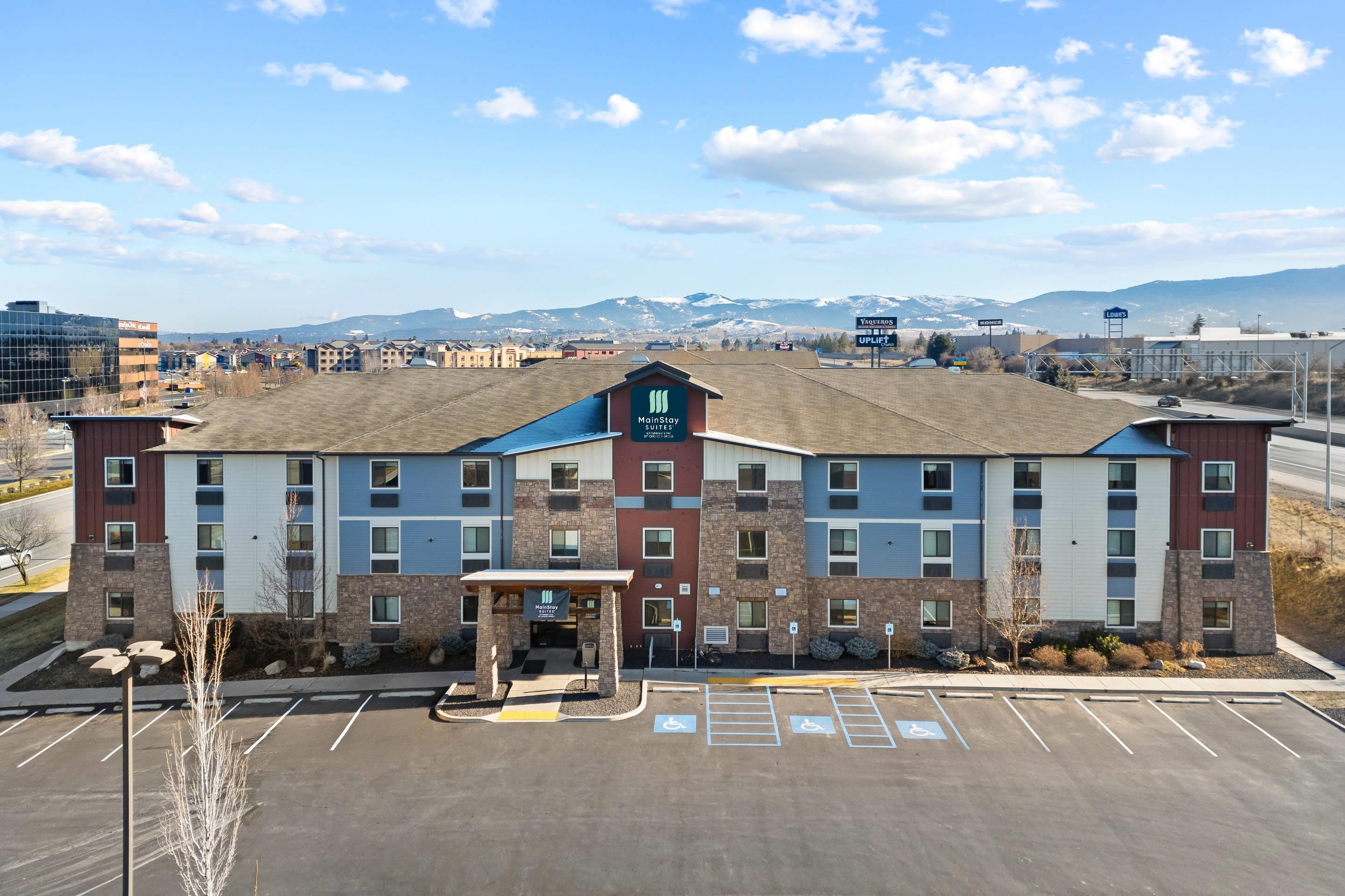 Hotel exterior | Oxford Suites Spokane Valley