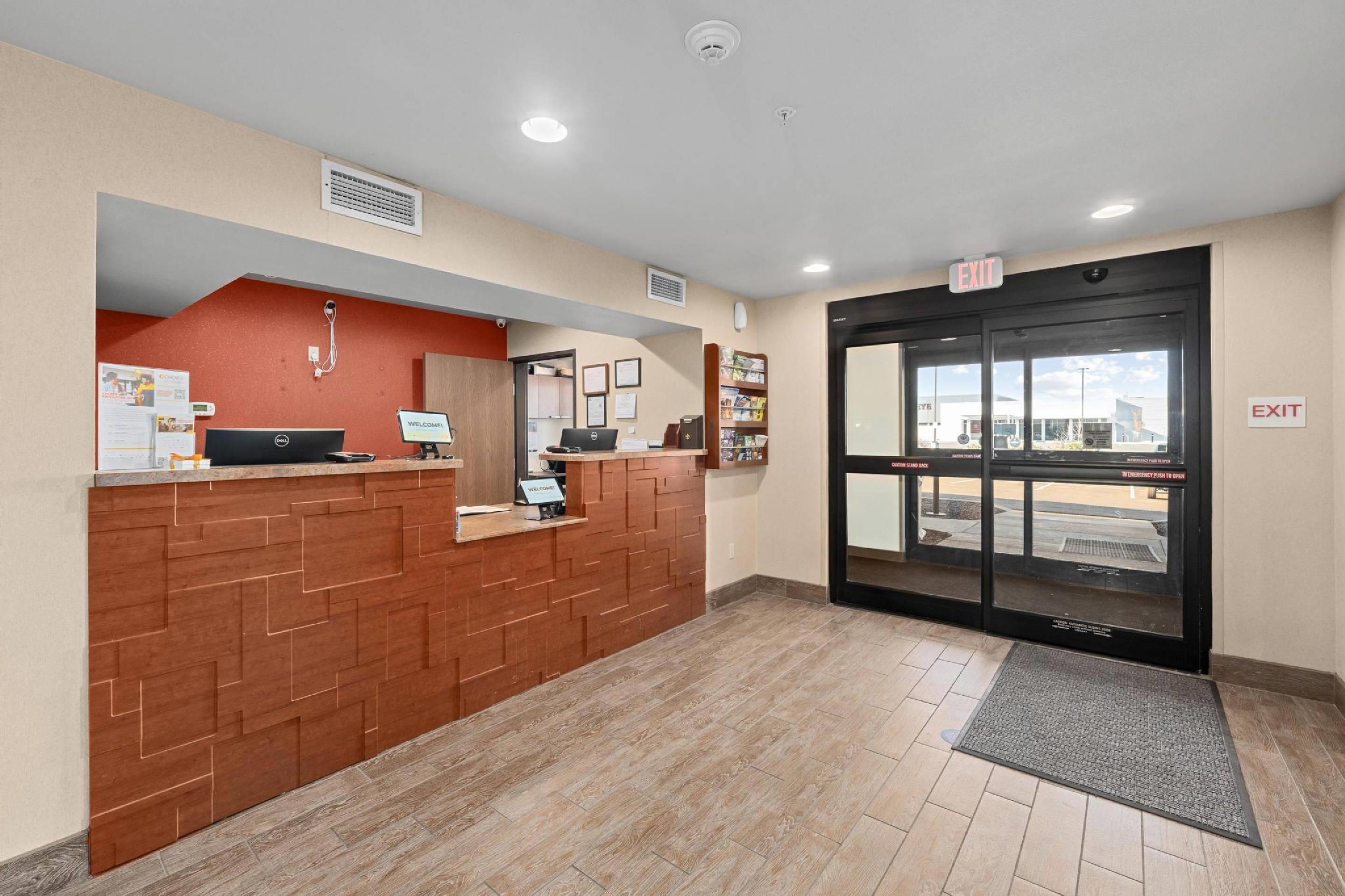 Hotel lobby | Oxford Suites Spokane Valley