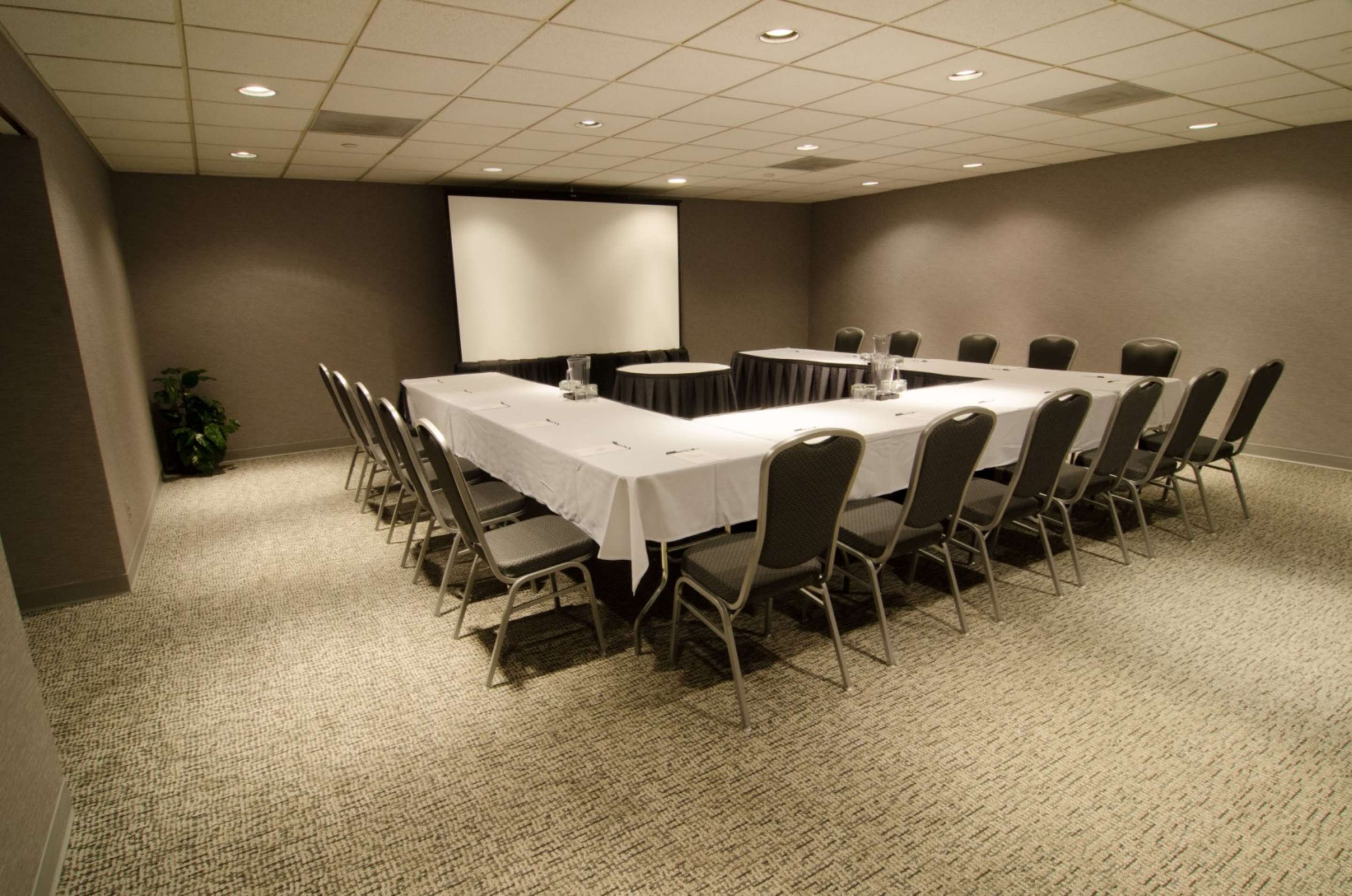 Somerset Inn Windsor Lancaster Meeting Room | Somerset Inn Troy