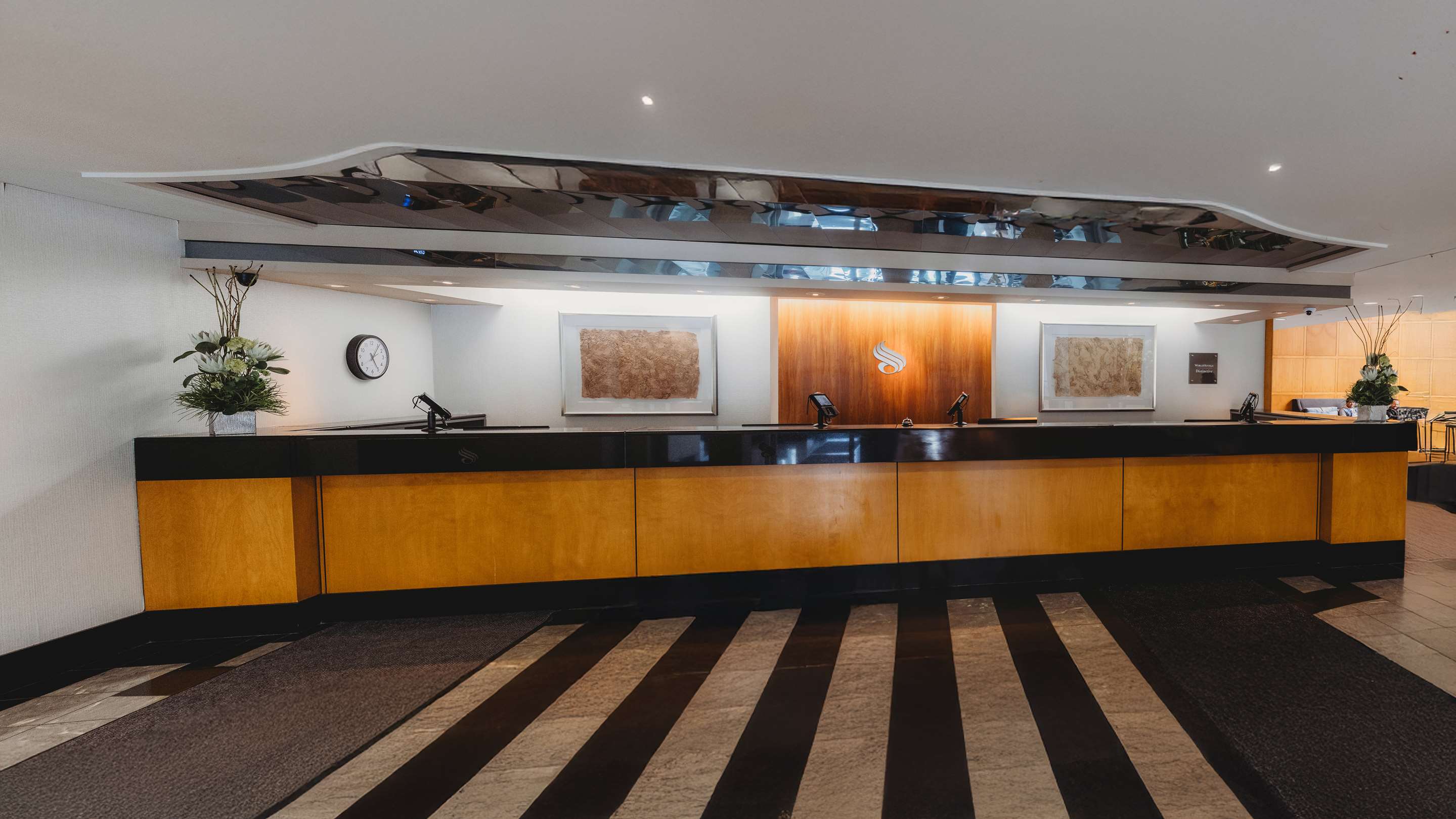 Somerset Inn Reception Area | Somerset Inn Troy