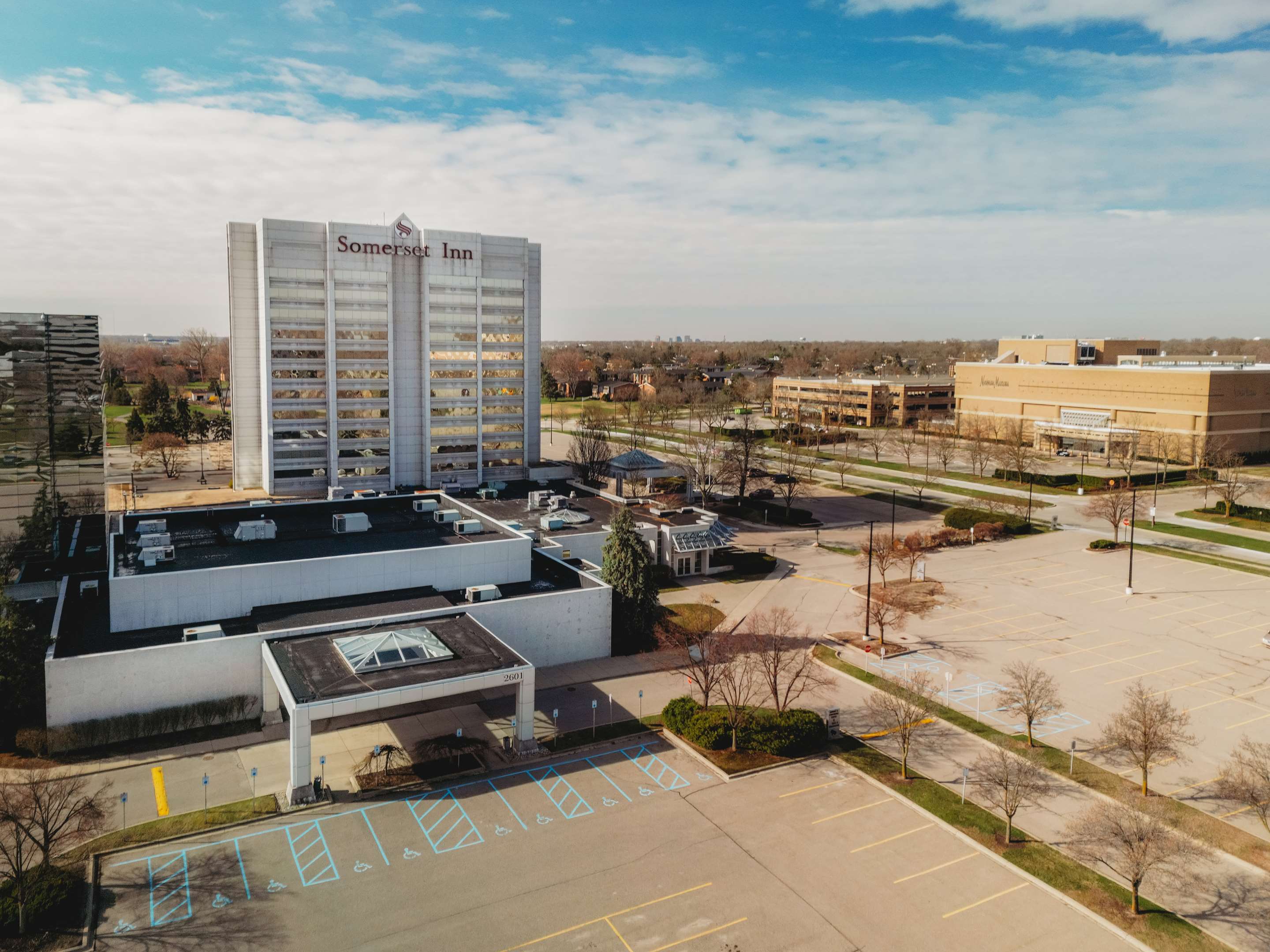 Somerset Inn Exterior | Somerset Inn Troy
